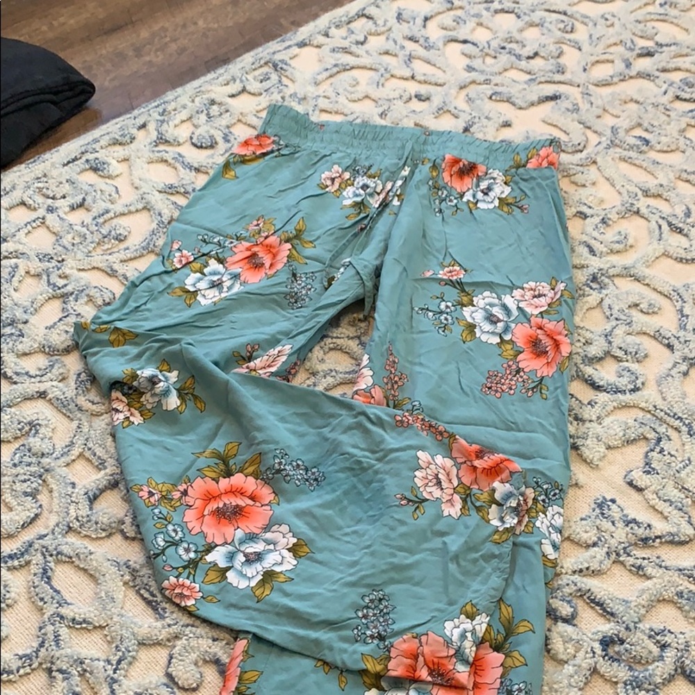Women’s flowy pants